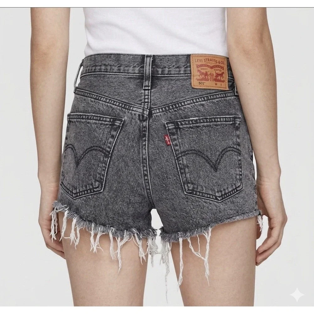 Levis 🖤 levi